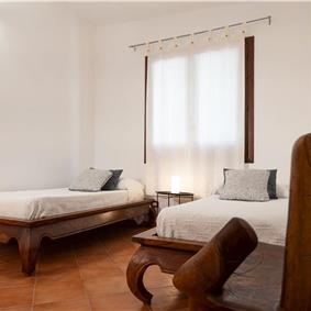 3 bedroom villa with pool and tennis court in Sicily, sleeps 6-8